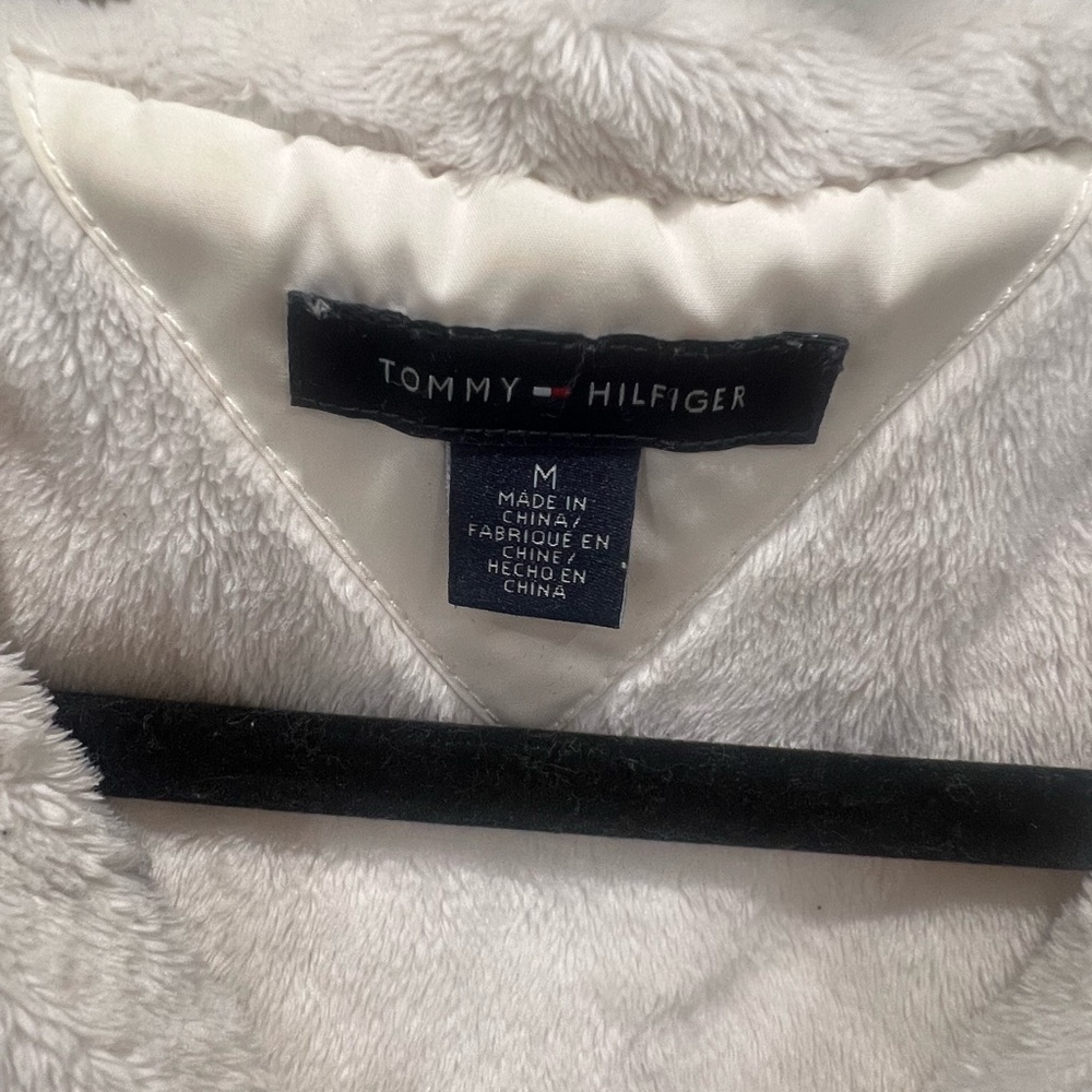 Tommy Hilfiger Women's Cream Hooded Puffer Jacket - Picture 2 of 3
